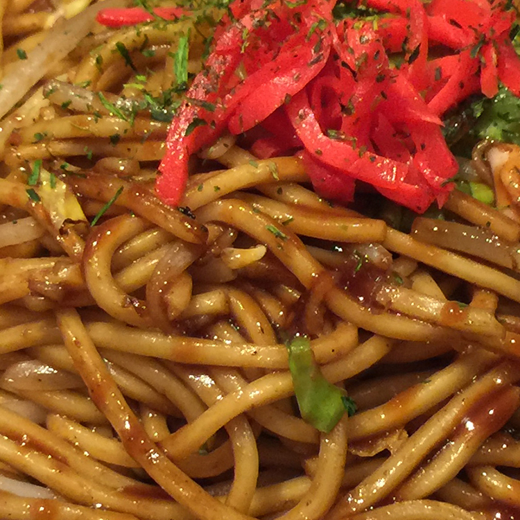 stir-fried noodles with vegetables and pork